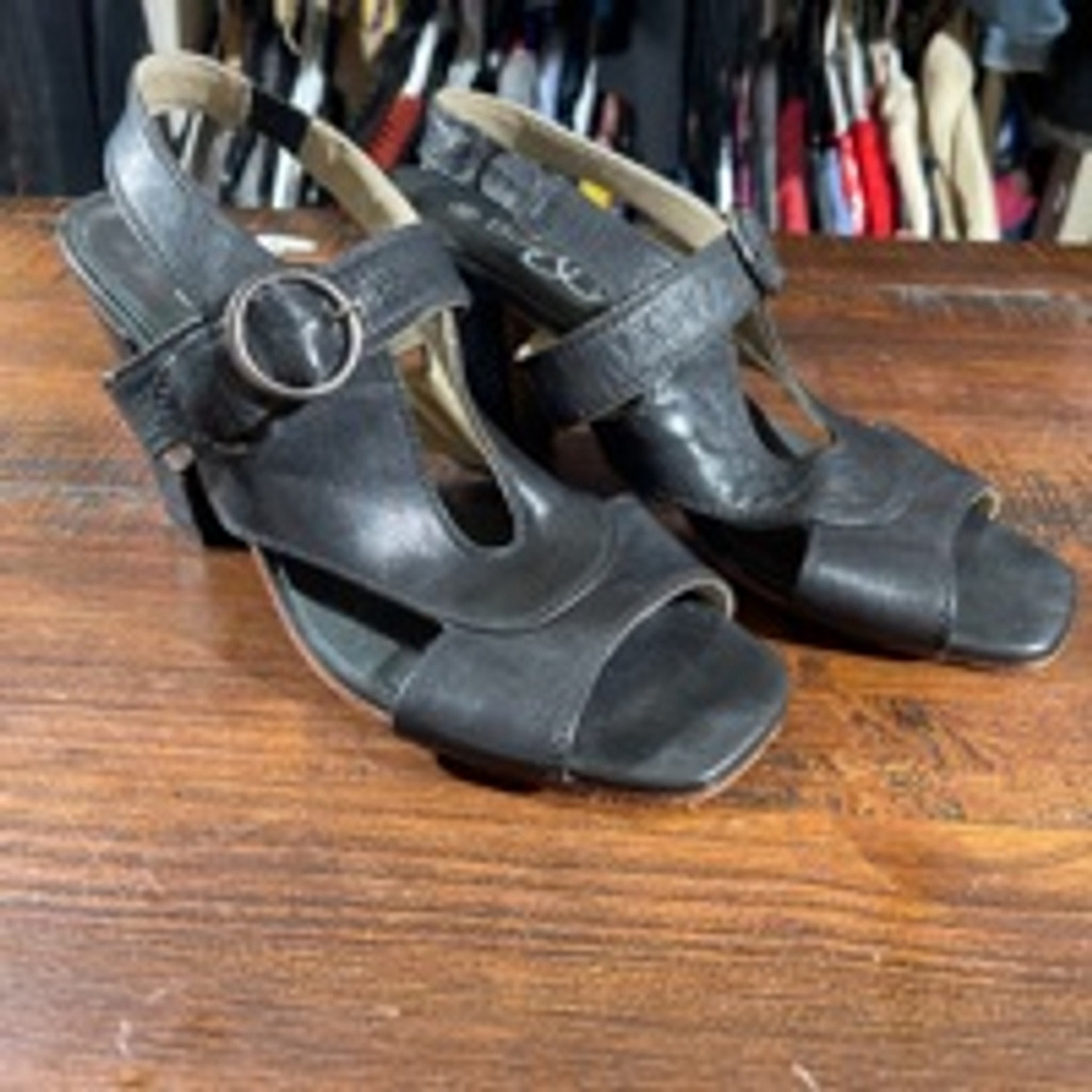 Women's Bos & Co. Sandals Size 40 Black